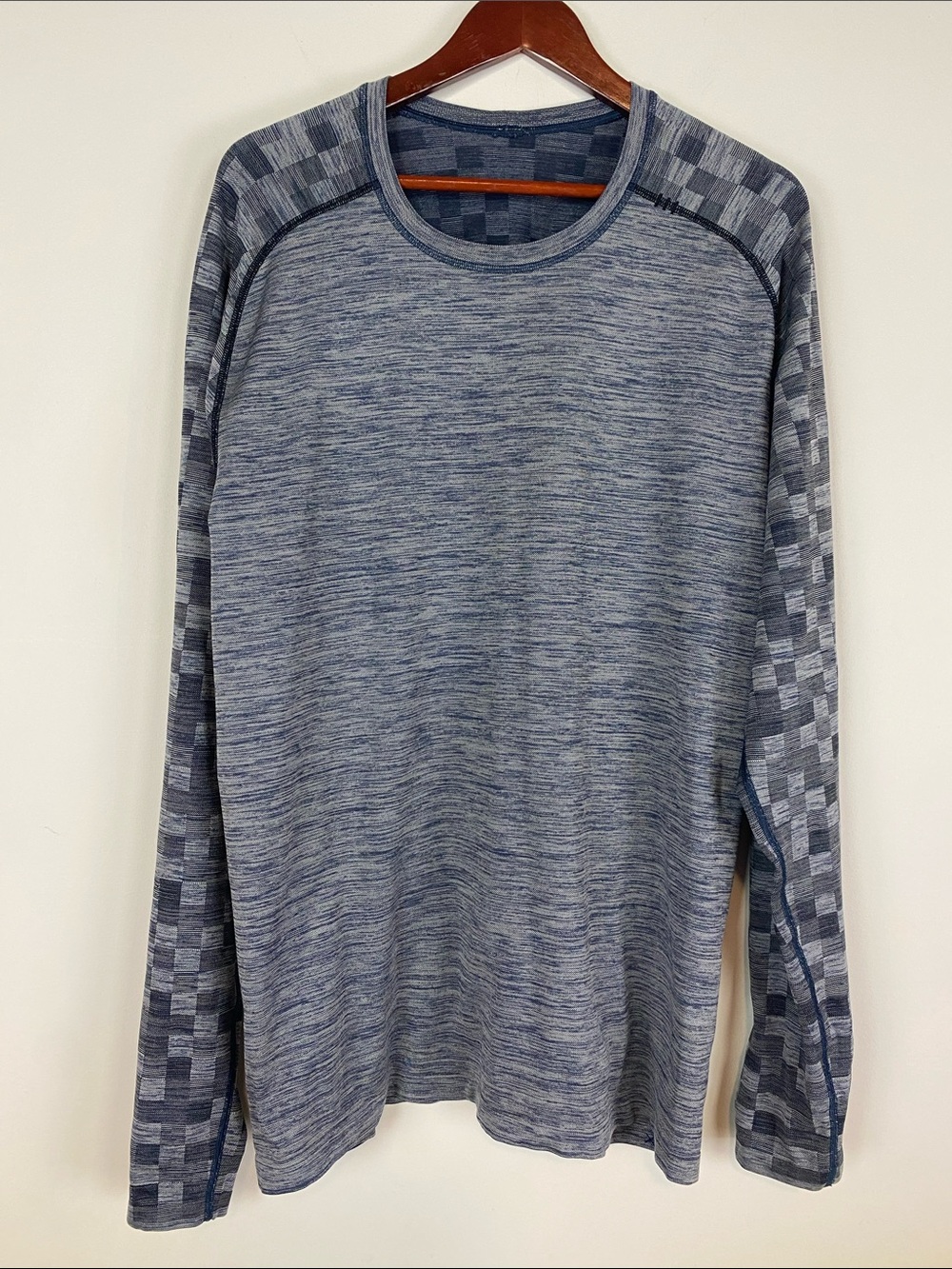 lululemon athletica Men's Heathered Navy Long-Sleeve Crew